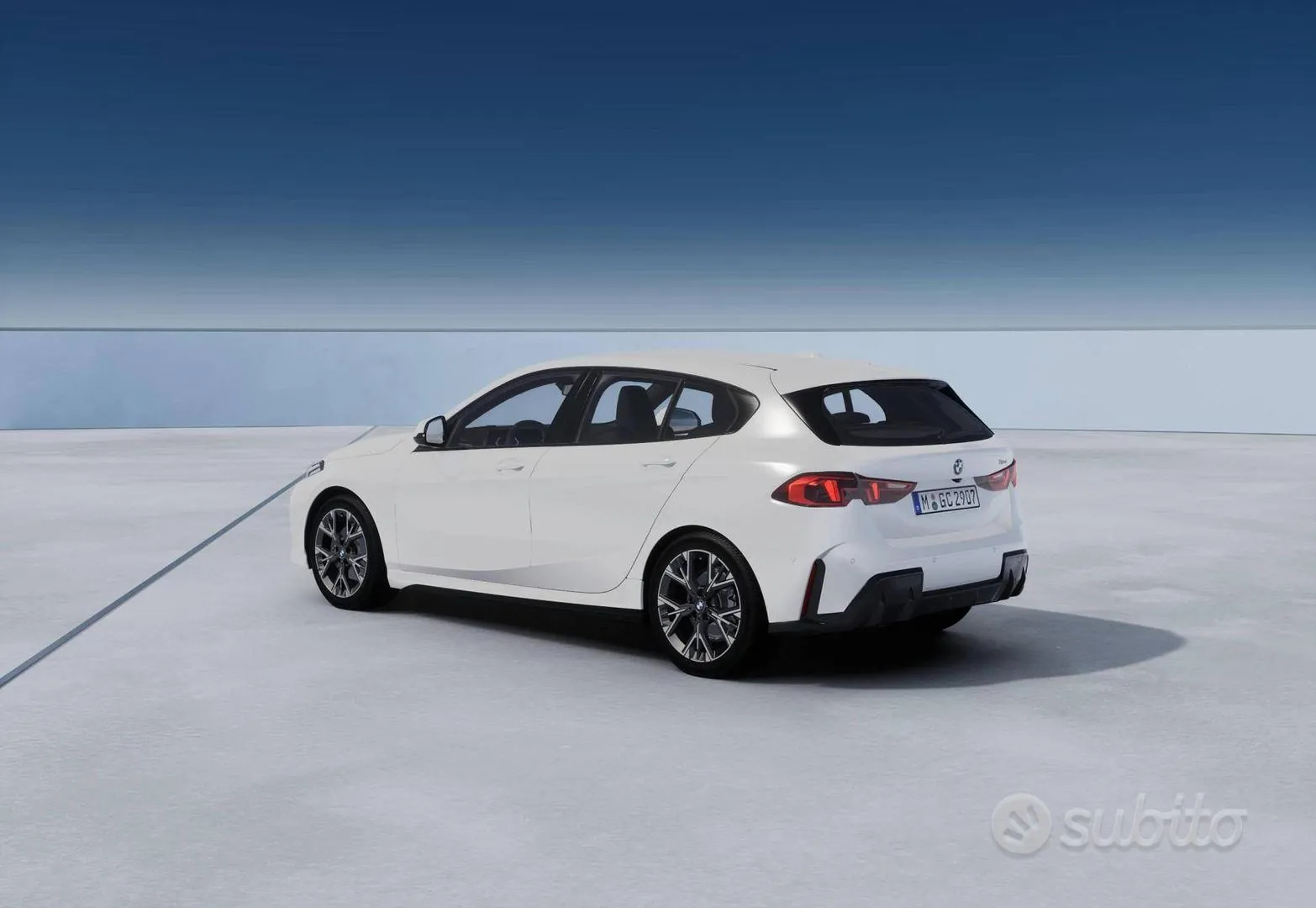 BMW 1 Series 2023 photo 2