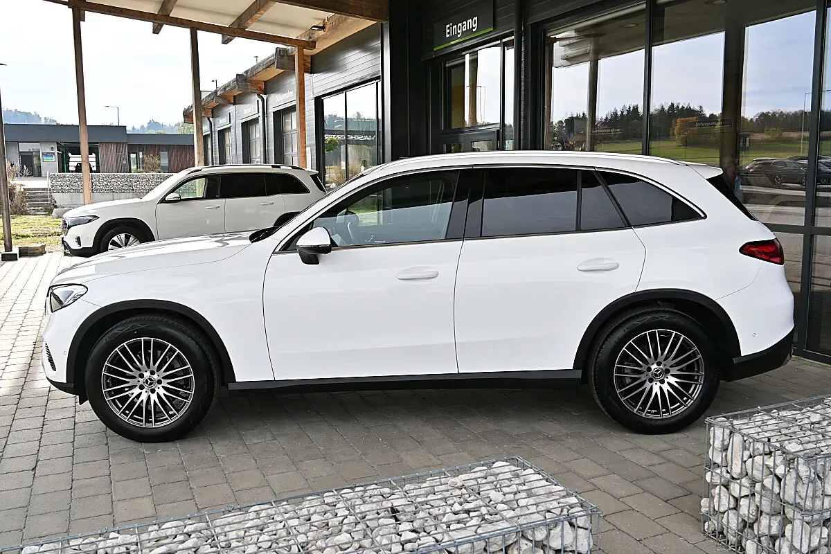 Mercedes-Benz Glc-Class 2023 photo 2