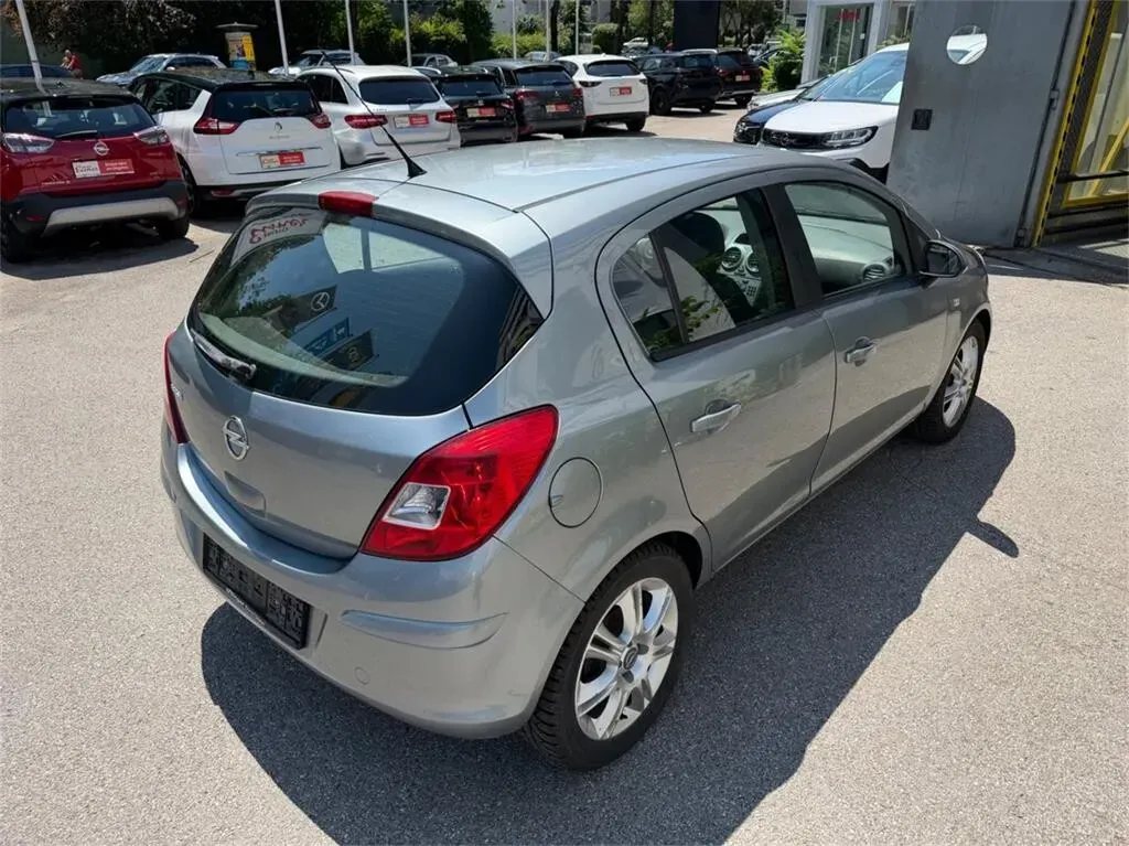 Opel Corsa 2011 photo 2