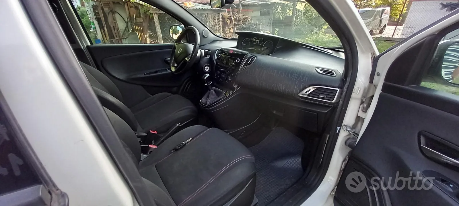 Lancia Ypsilon 2013 photo 2