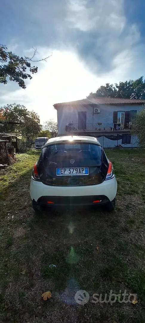 Lancia Ypsilon