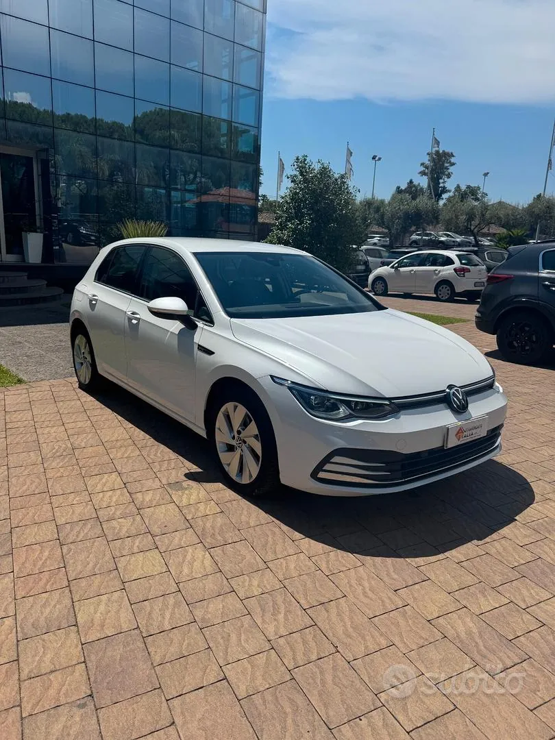Volkswagen Golf 2023 photo 2