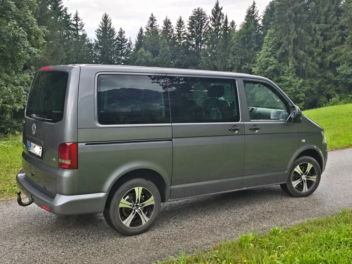 Volkswagen Multivan 2011 photo 3