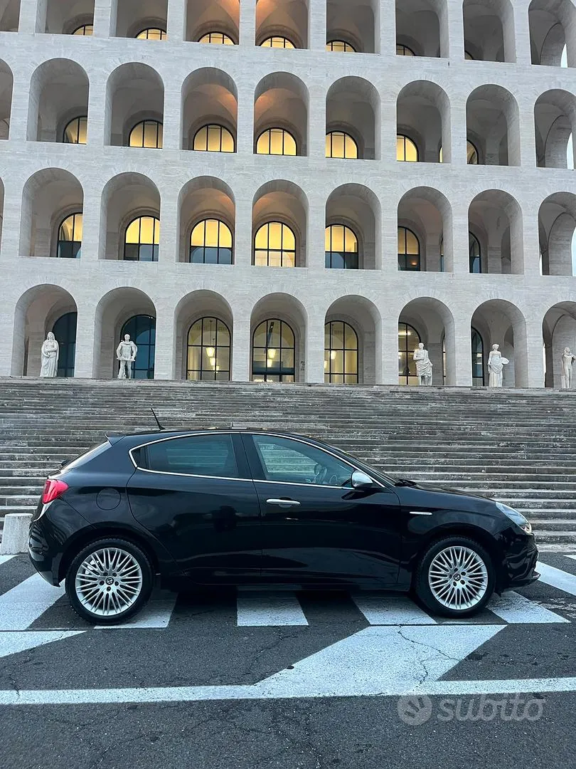 Alfa Romeo Giulietta 2011 photo 2