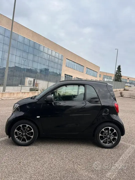 Smart Fortwo 2019 photo 2