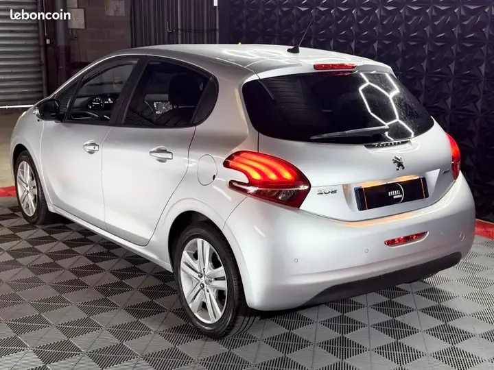 Peugeot 208 2016 photo 2