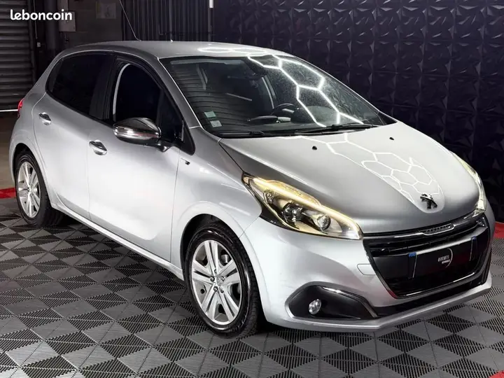 Peugeot 208 2016 photo 3