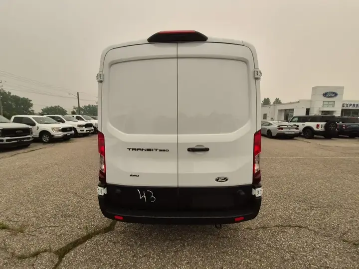 Ford Transit 2026 photo 5