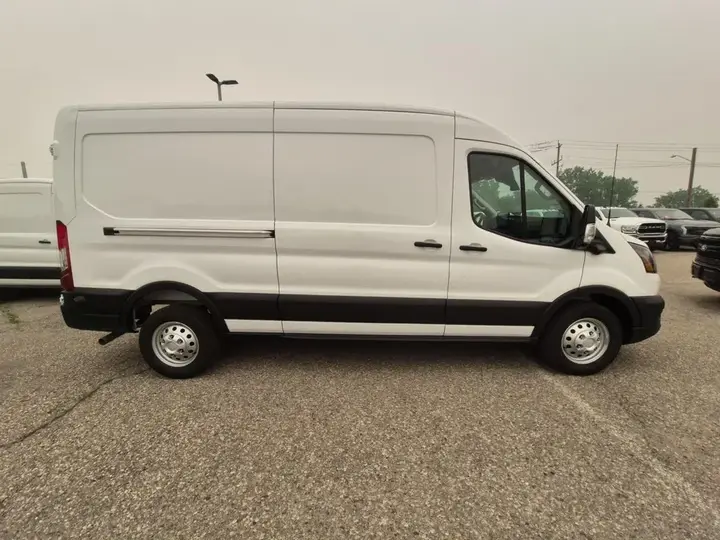 Ford Transit 2026 photo 4