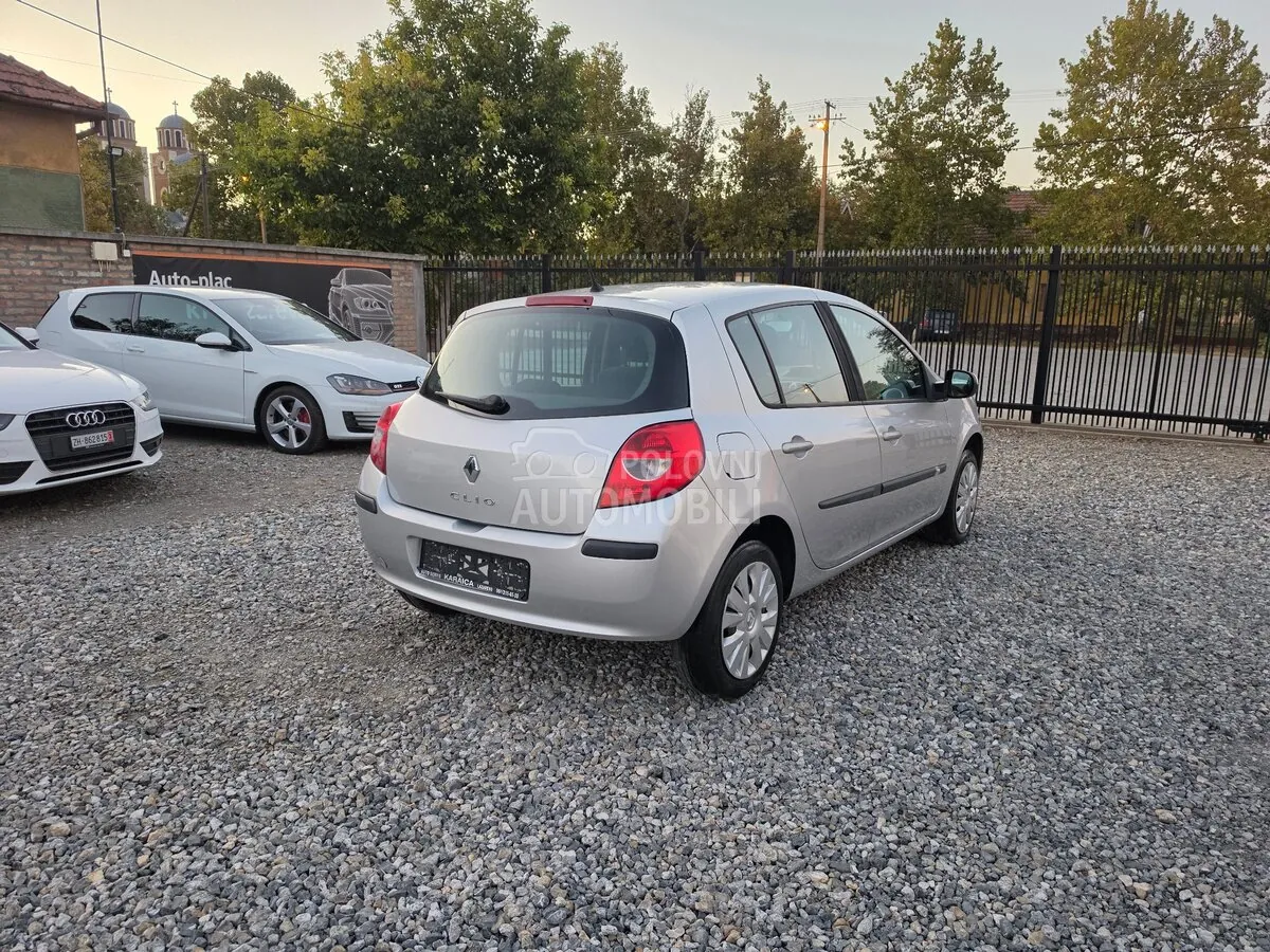 Renault Clio 2011 photo 5