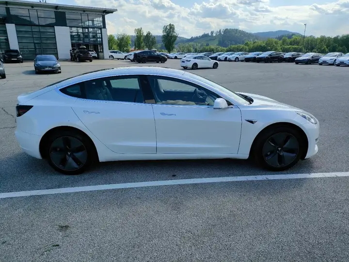 Tesla Model 3 2020 photo 2
