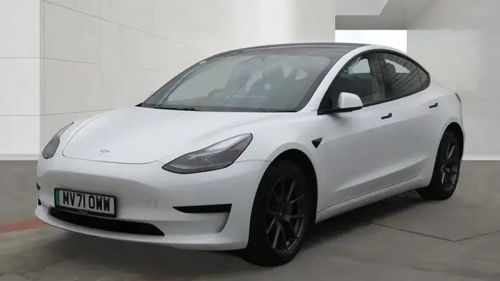 Tesla Model 3 2021 photo 2