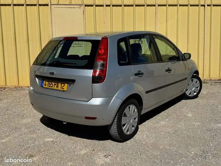Ford Fiesta 2003 photo 2