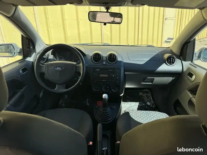 Ford Fiesta 2003 photo 3