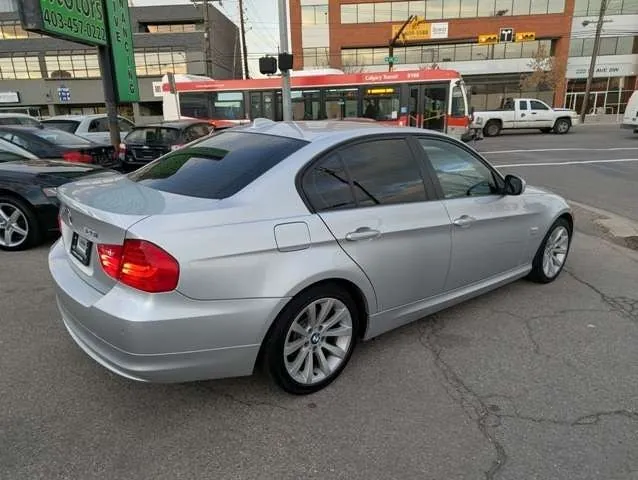 BMW 3 Series 2011 photo 5