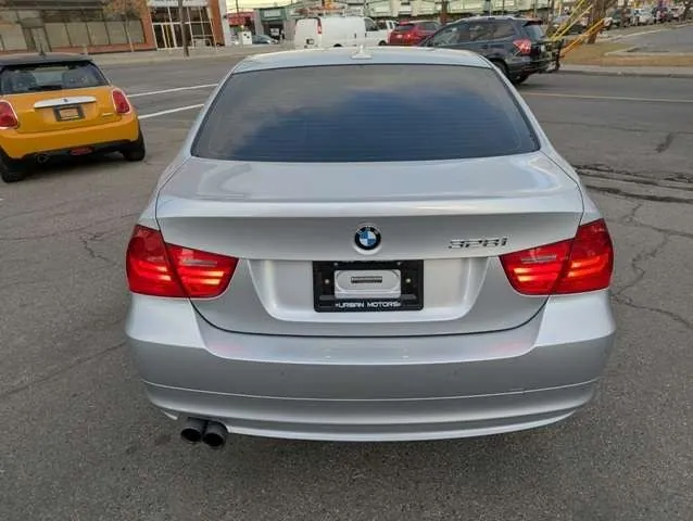BMW 3 Series 2011 photo 3