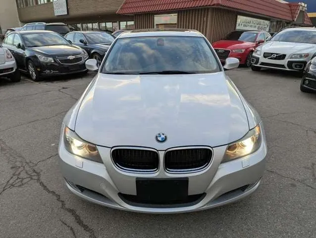 BMW 3 Series 2011 photo 2