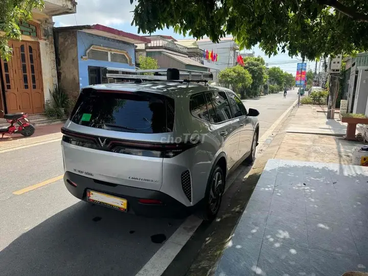 Vinfast Limo Green 2025 photo 5