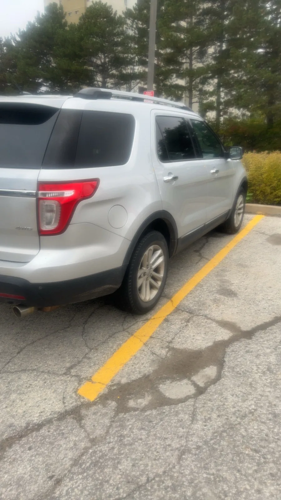 Ford Explorer 2011 photo 2