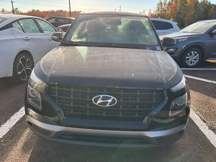 Hyundai Venue 2023 photo 2