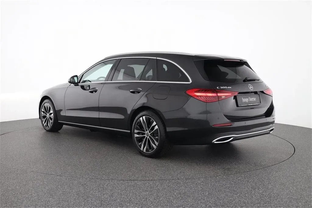 Mercedes-Benz C-Class 2025 photo 3