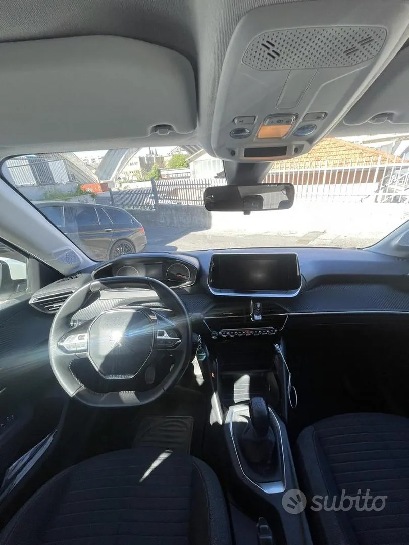 Peugeot 208 2021 photo 3