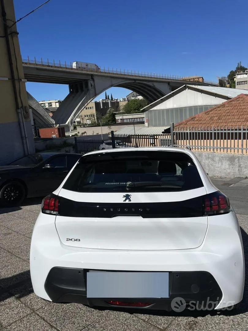 Peugeot 208 2021 photo 2