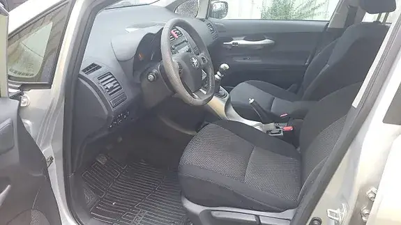 Toyota Auris 2011 photo 4