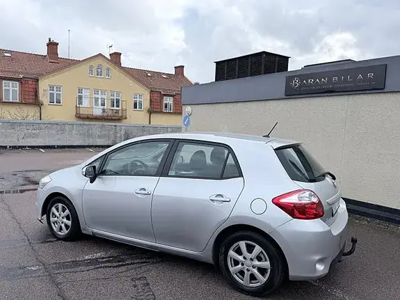 Toyota Auris 2011 photo 3