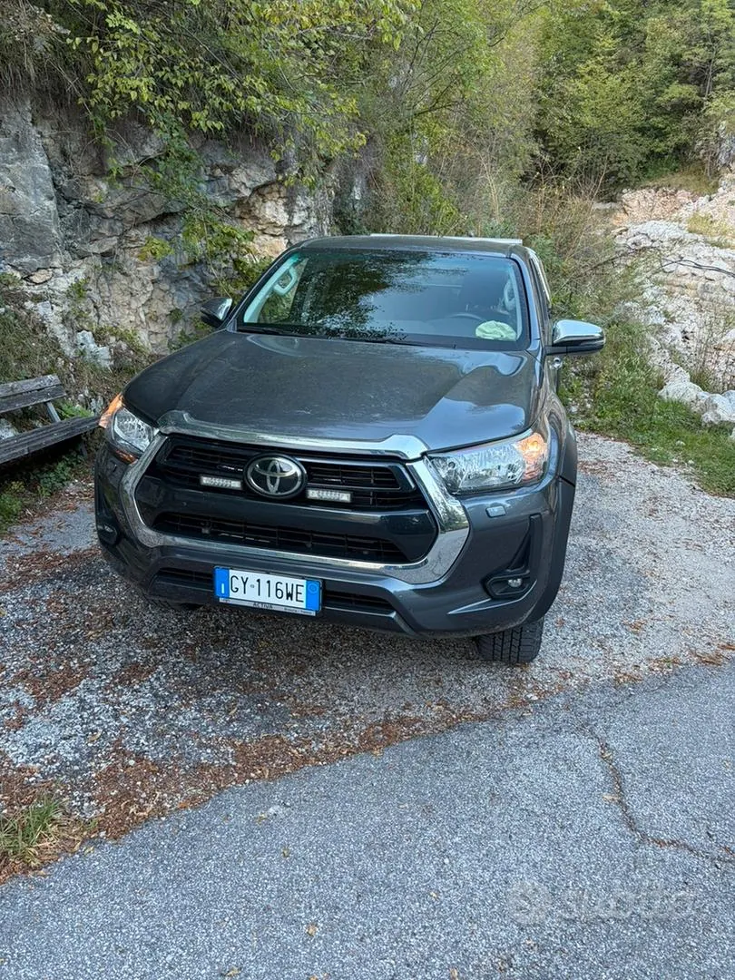 Toyota Hilux 2025 photo 2