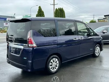 Nissan Serena 2016 photo 4