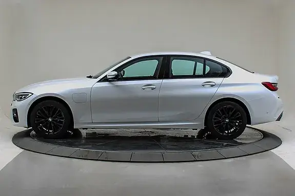 BMW 330E 2020 photo 2