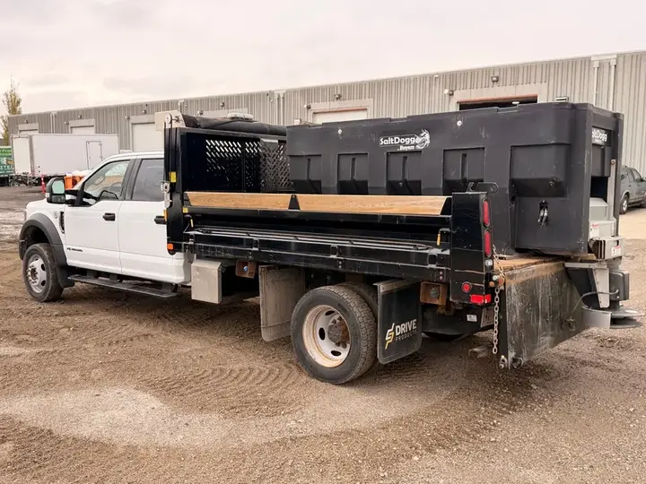 Ford F-550 2022 photo 2