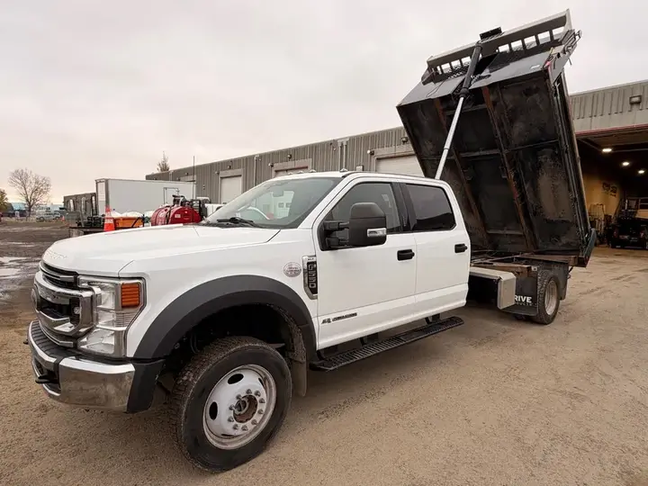 Ford F-550 2022 photo 3