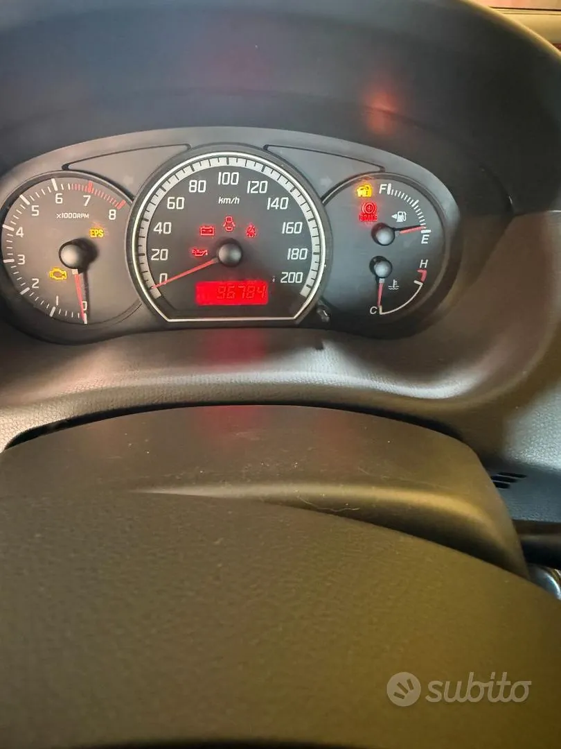 Suzuki Swift 2006 photo 4