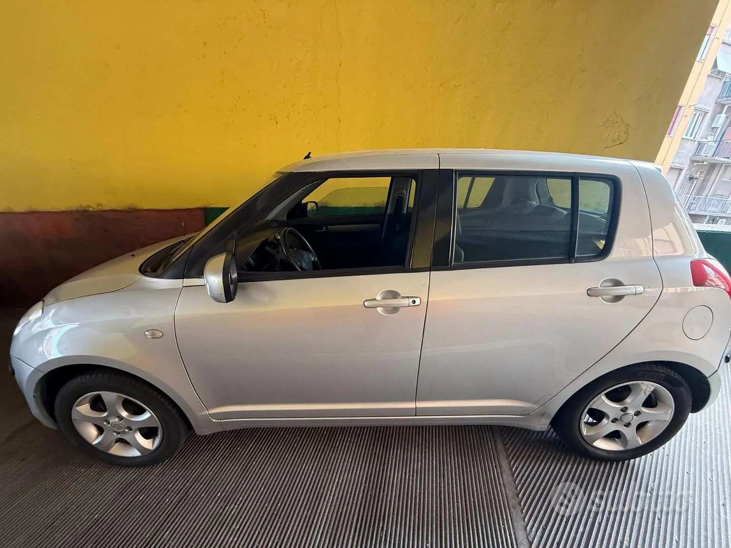 Suzuki Swift 2006 photo 3