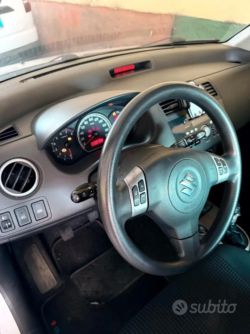 Suzuki Swift 2006 photo 5