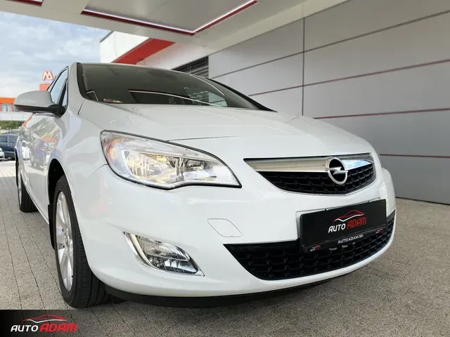 Opel Astra 2012 photo 4