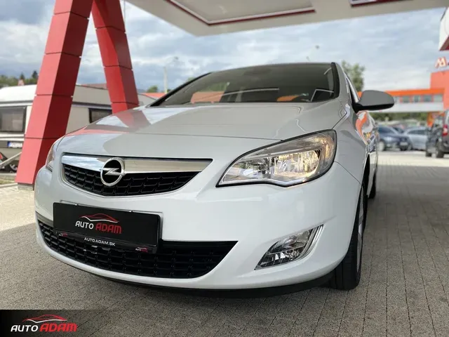 Opel Astra 2012 photo 2