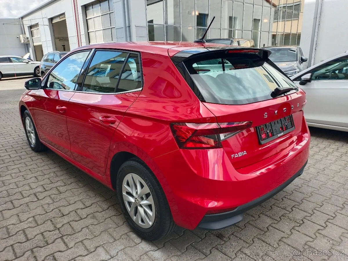 Skoda Fabia 2022 photo 3