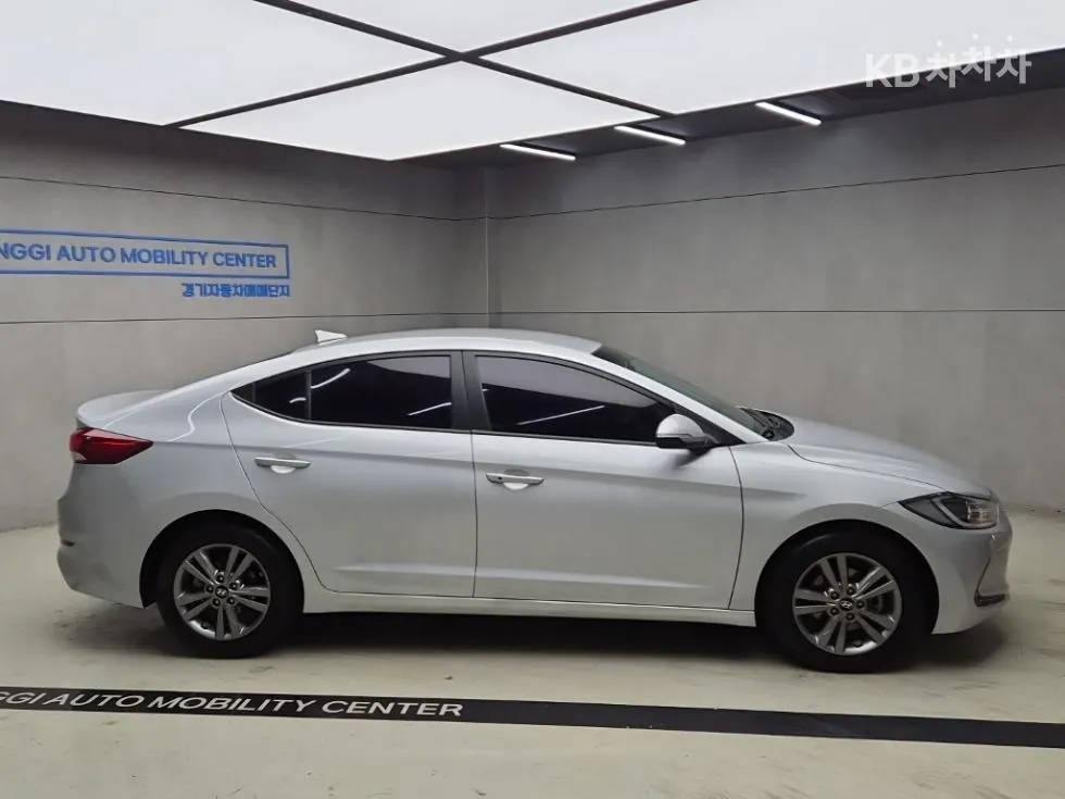 Hyundai Avante 2016 photo 2