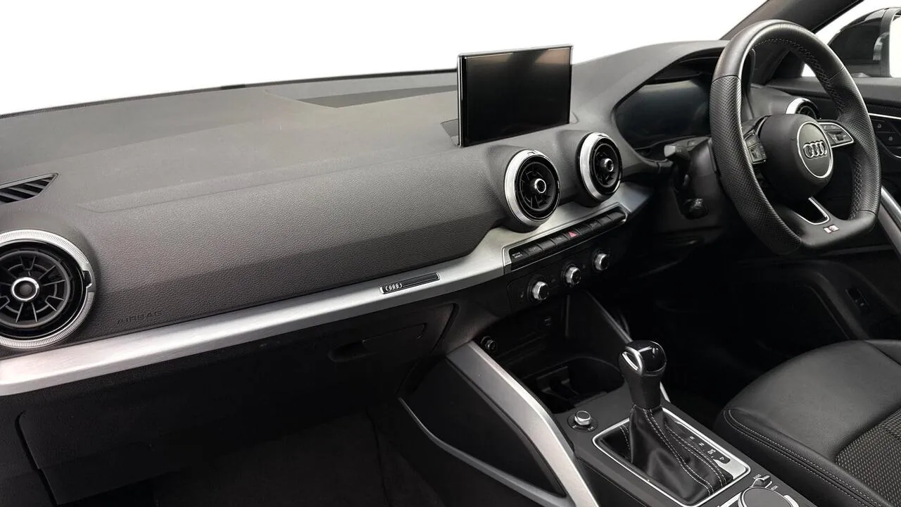 Audi Q2 2023 photo 2