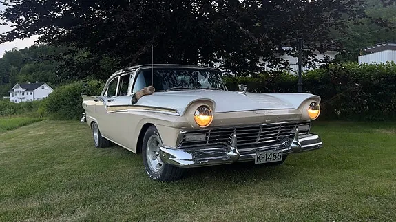 Ford Fairlane 1957 photo 5