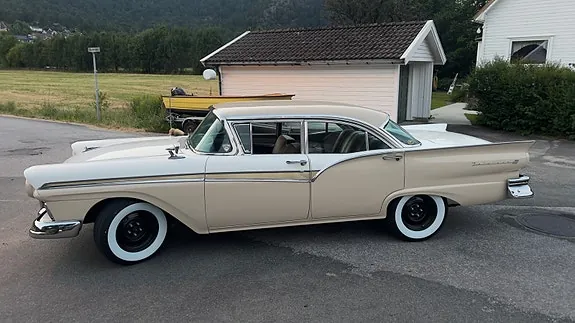 Ford Fairlane 1957 photo 2