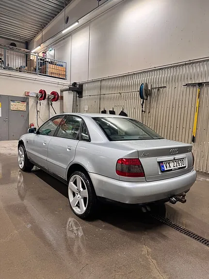 Audi A4 1998 photo 4