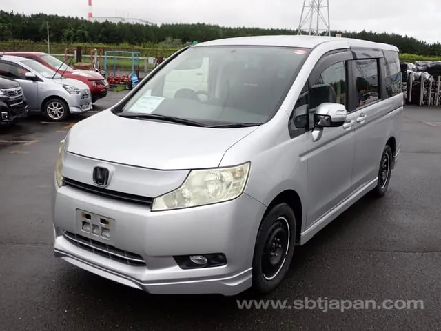 Honda Stepwagon 2011 photo 2