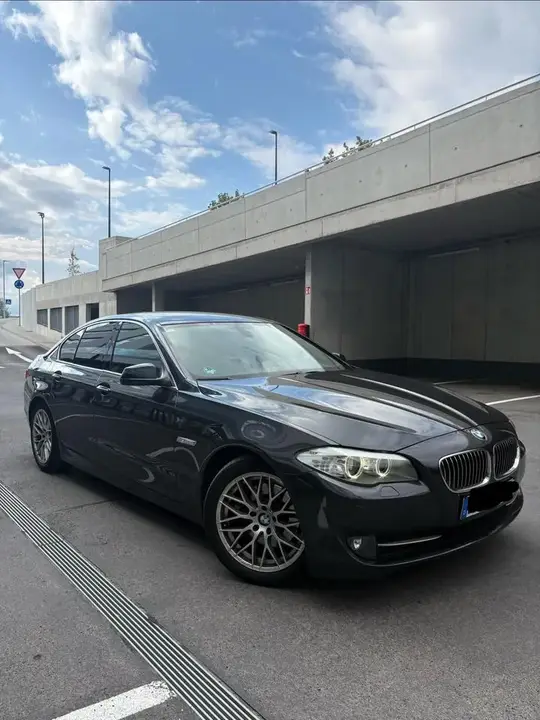 BMW 523I