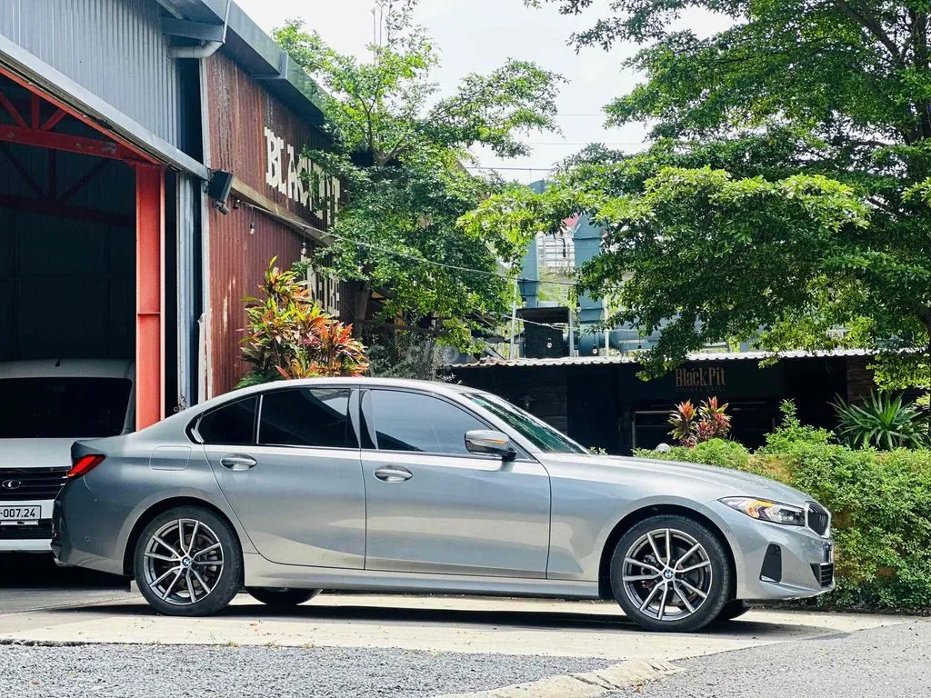 BMW 3 Series 2024 photo 2
