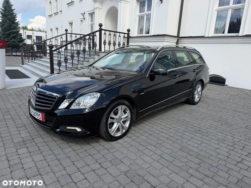 Mercedes-Benz E-Class 2011 photo 2