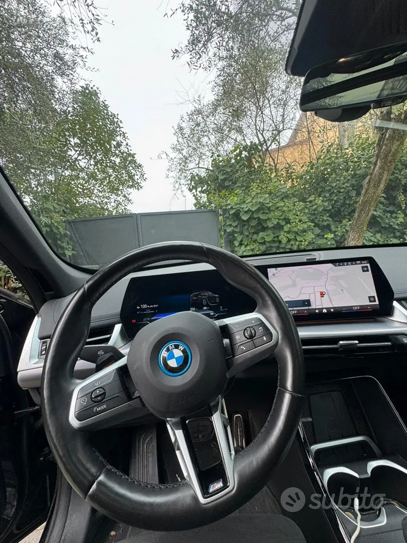 BMW Ix1 2025 photo 2